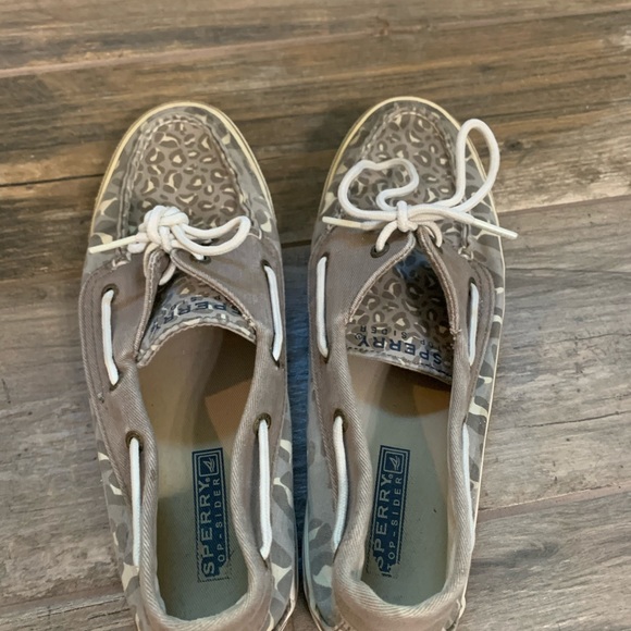 Women’s Sperry Boat Shoes in Animal Print 8.5 - Picture 2 of 4